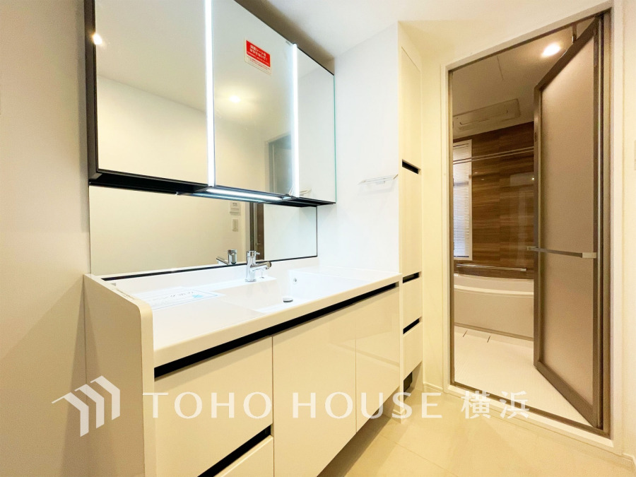 一日の始まりと終わりを心地よく演出してくれる、多彩な機能が備えられたパウダールーム。心地よいリフレッシュ空間です。