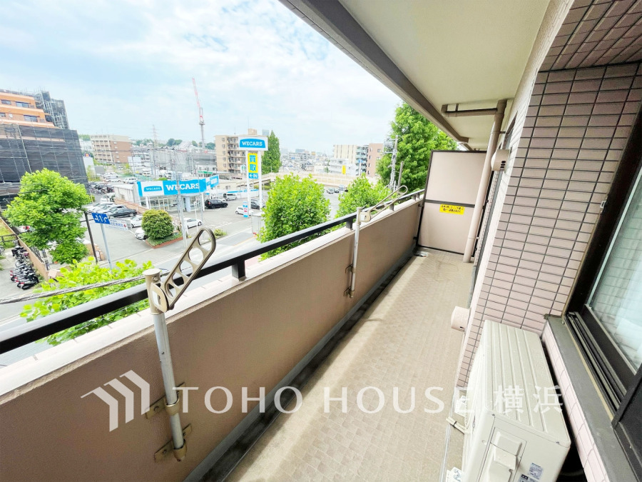 気持ちのいい空が見渡せるバルコニー。爽やかな風を感じて、心躍る素敵な暮らしがはじまります。
