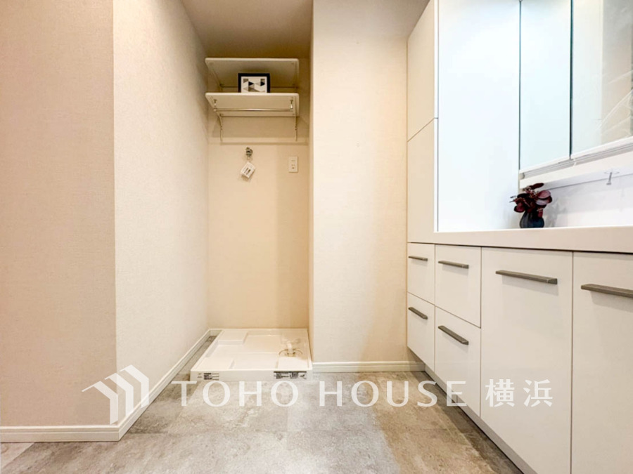 一日の始まりと終わりを心地よく演出してくれる、多彩な機能が備えられたパウダールーム。心地よいリフレッシュ空間です。