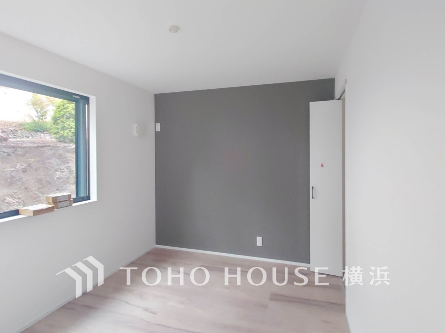 採光もアクセントの一つとして。プライベートルームにはやさしい光が射し込んでいて、この明るい好みの空間で読書をしたり、音楽を聞いたりと一人の時間も充実したものにできます。