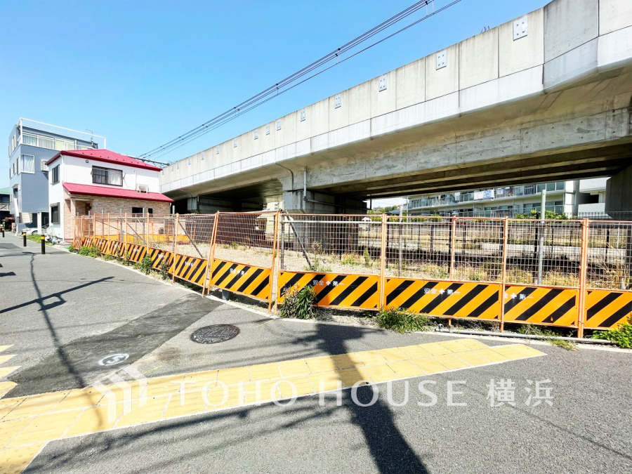 接道状況：歩道幅員約4.0ｍ　南西側道路幅員約15.95ｍ