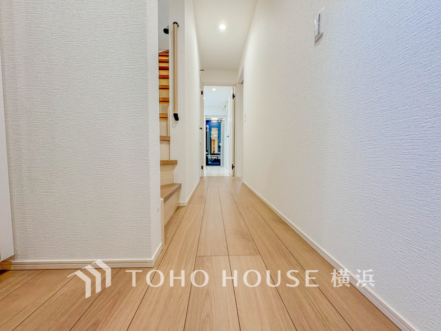 居住者の帰り、訪れる方を優しく迎え、やすらぎに満ちた生活空間を予感させる。健やかな暮らしを楽しめそう。