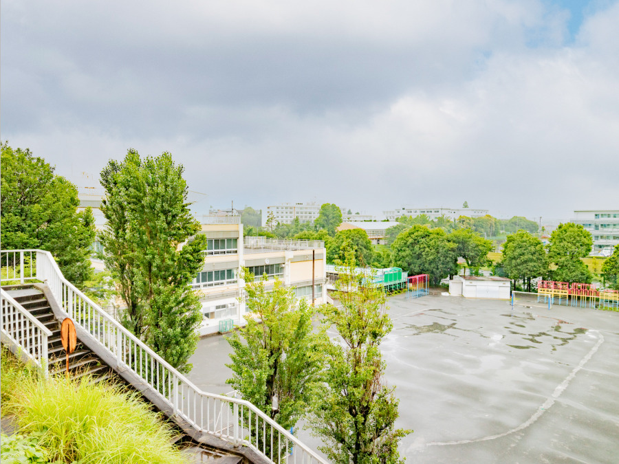 横浜市立中尾小学校　約500ｍ
