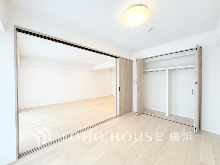 リビングに隣接した洋室は、引き戸を開け放してLDK空間を共有しながら開放的に使うこともできます。
