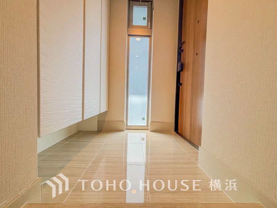 居住者の帰り、訪れる方を優しく迎え、やすらぎに満ちた生活空間を予感させる。健やかな暮らしを楽しめそう。