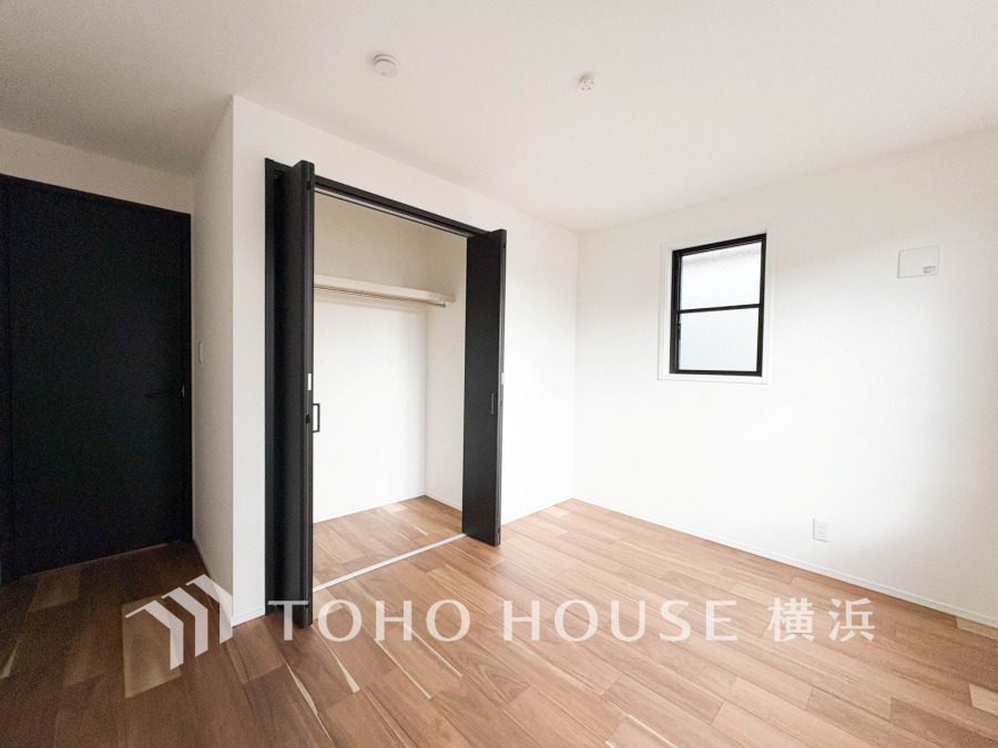 明るい光で満たされ、心地よい時間の流れと共に、愛着の増してくるお住まい。あたたかで和やかな家族の暮らしをずっと大切に包み込む優しさが込められています。