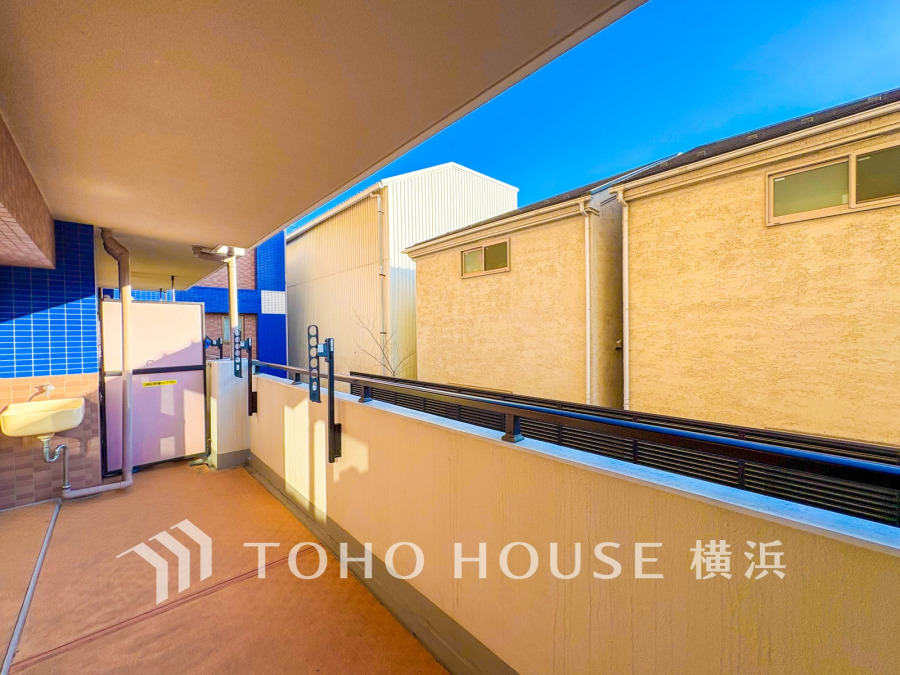 太陽に愛された邸は、陽当り・通風に優れた魅力的で快適さを追求した邸宅でした。ここに住むからこそ意味がある。