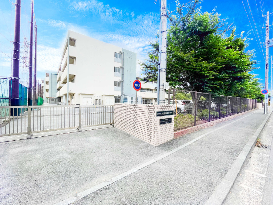 横浜市立東山田中学校まで　約1400ｍ
