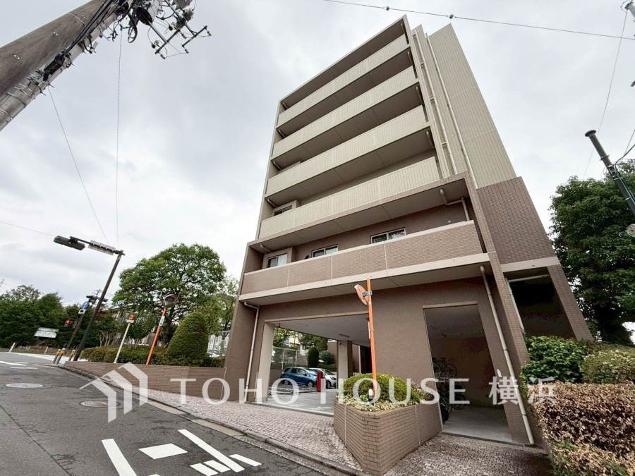 街に溶け合う美しい景観を生み出しているにも関わらず、採光や風通しを考えて設計された間取り。外観だけでなく、そこに住まうご家族の心地よさが最優先されますように。 