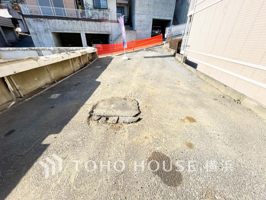 周辺は閑静な住宅街につき落ち着いた住環境
