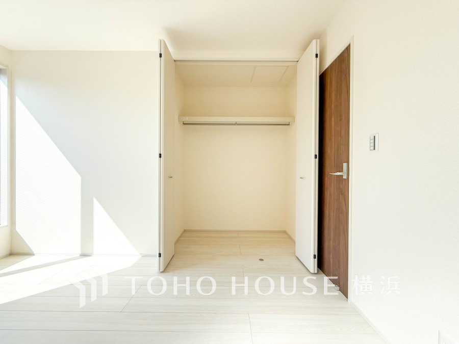 お客様の求める本当の“住み心地”とは何なのか。そのための一手間一工夫を惜しみません。街並みや周辺の環境に呼応しながら、美しく、そして毎日の暮らしを考慮した機能性の高い住まい。