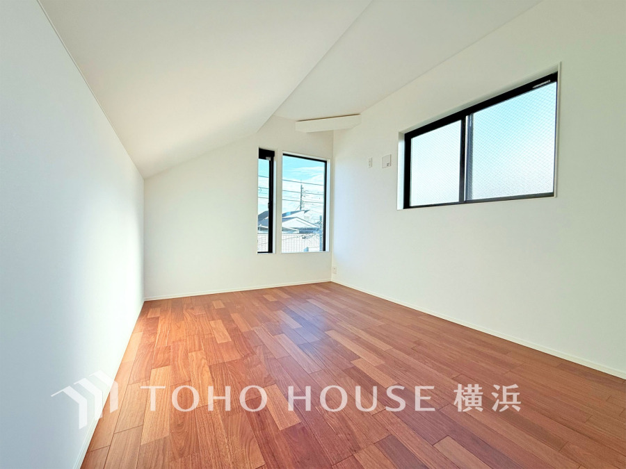 家族一人ひとりの大切なプライベート空間。趣味・感性で個性的に飾って頂けるようシンプルに仕上げてあります。自分時間を充実させながら心豊かなひとときを過ごすための大切な空間。