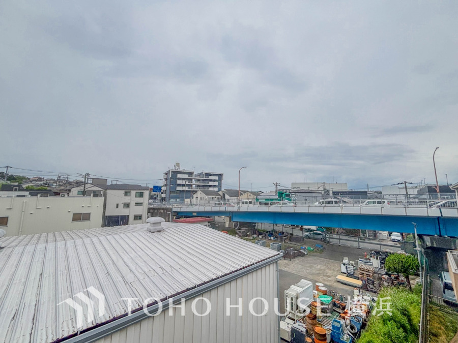 開放感があり、遮るものもなく気持ちのいい景色が広がります。お部屋にも爽やかな風と暖かく柔らかな日差しが差し込み、毎日の暮らしを豊かに彩ります。