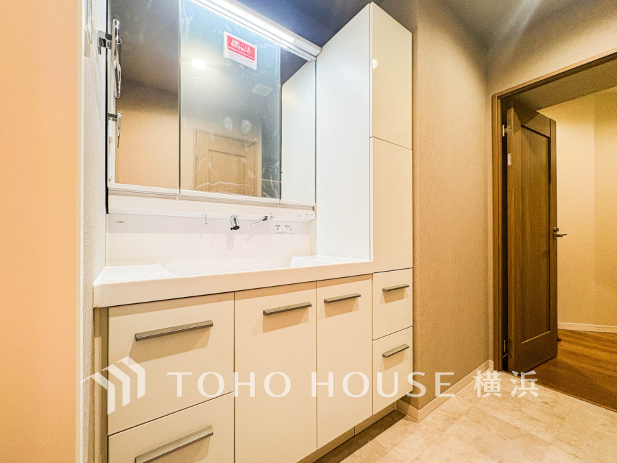 一日の始まりと終わりを心地よく演出してくれる、多彩な機能が備えられたパウダールーム。心地よいリフレッシュ空間です。