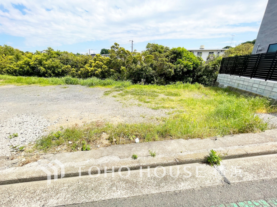 広々とした敷地に陽射しがたっぷりと降り注ぎます。
