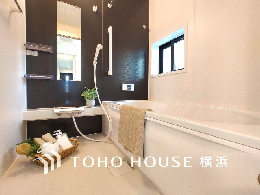 1日の疲れを取り心身を癒すことができる住まいの中のリラクゼーション空間、バスルーム。落ち着いた気分でお過ごし頂けるよう、シックなカラーで上質感を演出しました。