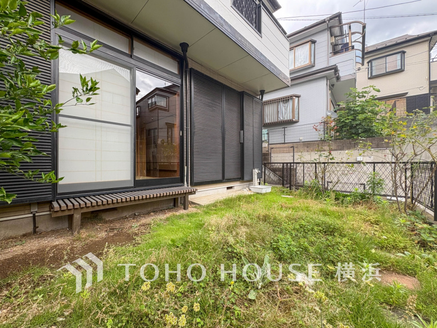 広々としたお庭は、豊かな陽当たりと多目的に使える広さが魅力です。
