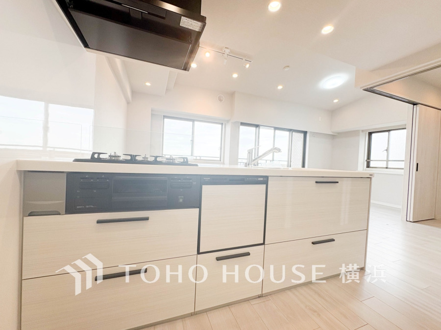 長い時間滞在するキッチンだからこそ、食事の準備を楽しい時間に、忙しい時でもスムーズに無駄なく作業できる、お手入れも簡単にできるなど、毎日を楽しくするキッチンスペースに仕上げました。