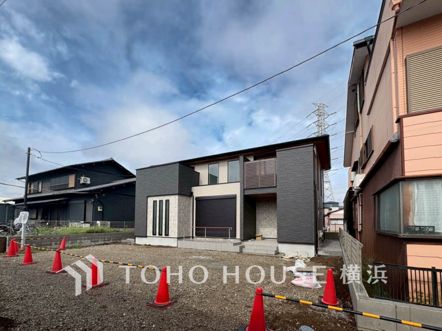 街に溶け合う美しい景観を生み出しているにも関わらず、採光や風通しを考えて設計された間取り。外観だけでなく、そこに住まうご家族の心地よさが最優先されますように。 