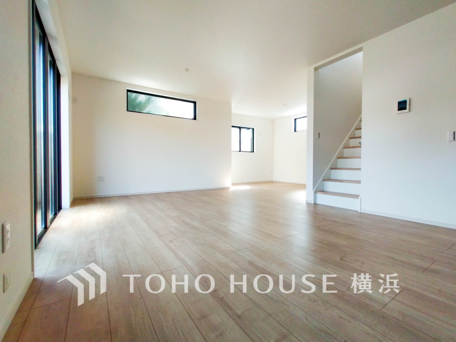 太陽の恵みを受けた明るい空間。吹きぬける風を感じながら爽やかで風通しの良い暮らしが叶います。
