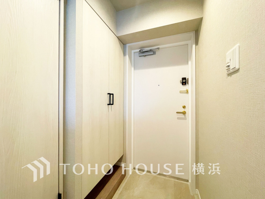 清潔感溢れる玄関がお出迎えする本邸宅の物語は、ここから始まる日常を期待させます。この場所には「希望」と「優越」で包み込んでくれる「特別」な空間があります。