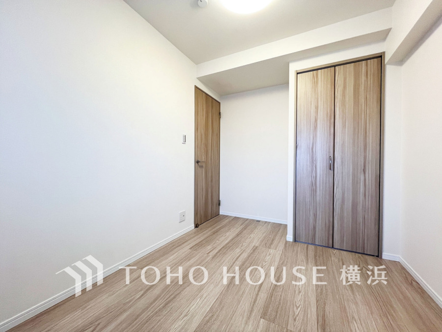 シンプルで使いやすい洋室。自分時間を充実させながら心豊かなひとときを過ごすための大切な空間です。
