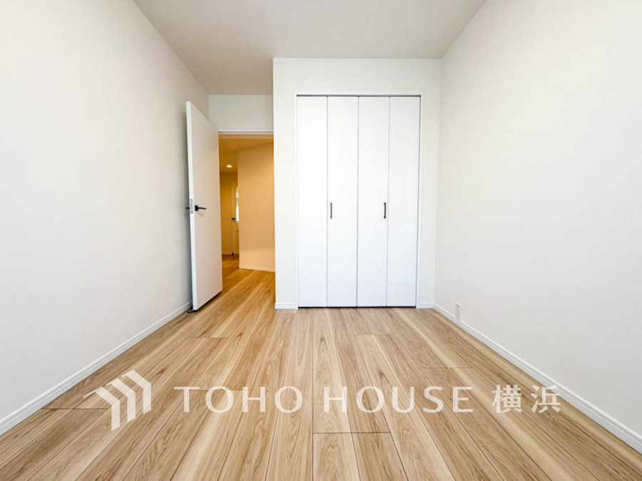 過ぎ行く時間をゆったりと感じることができる落ちついたプライベートルーム。リビングで楽しく過ごした後はゆっくり寛ぎの時間を満喫できます。静かな環境でリラックスタイムを愉しんで。