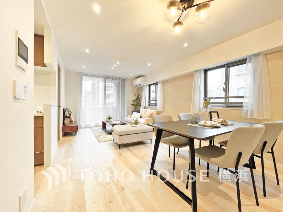 太陽の恵みを受けた明るい空間。吹きぬける風を感じながら爽やかで風通しの良い暮らしが叶います。
