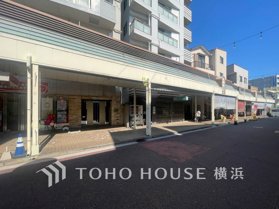 時代の流れに惑わされないシックなカラートーンで街並みに溶け込む外観は、主張し過ぎず、また平凡になり過ぎず絶妙なコントラストで輝きを放ちます。