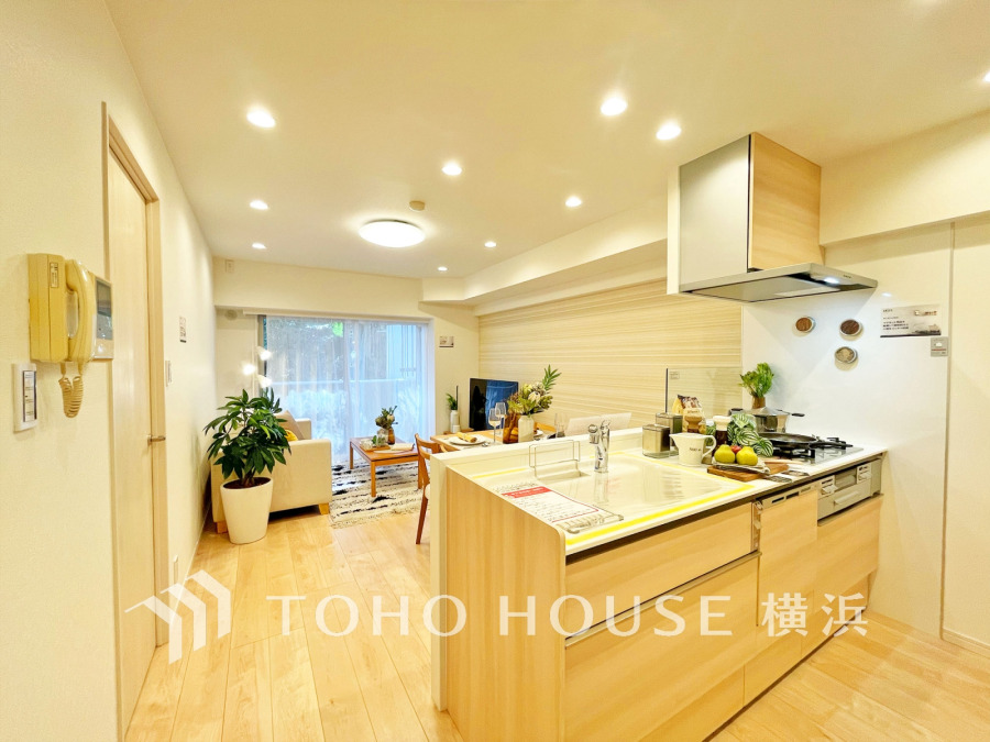 太陽の恵みを受けた明るい空間。吹きぬける風を感じながら爽やかで風通しの良い暮らしが叶います。
