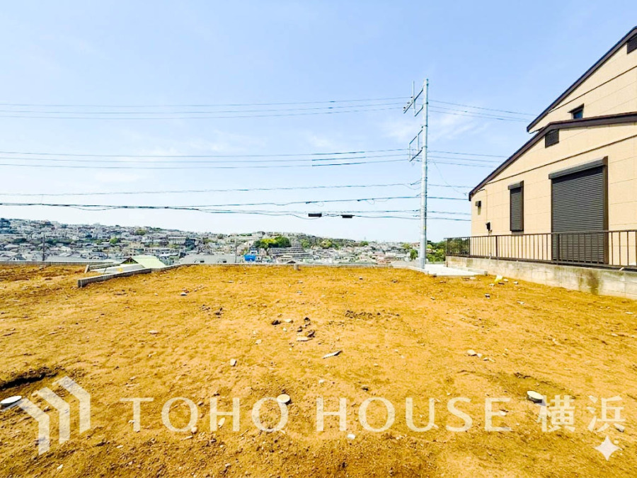 【2026年4月撮影】都市機能と豊かな自然の隣接する街並み。住まいのみならず、環境をも暮らしのエッセンスとし、より快適でより豊かな未来を紡ぐ選択を。