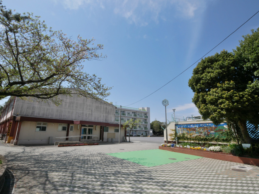 横浜市立別所小学校　約500ｍ