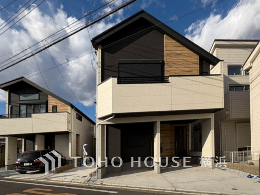 街に溶け合う美しい景観を生み出しているにも関わらず、採光や風通しを考えて設計された間取り。外観だけでなく、そこに住まうご家族の心地よさが最優先されますように。 