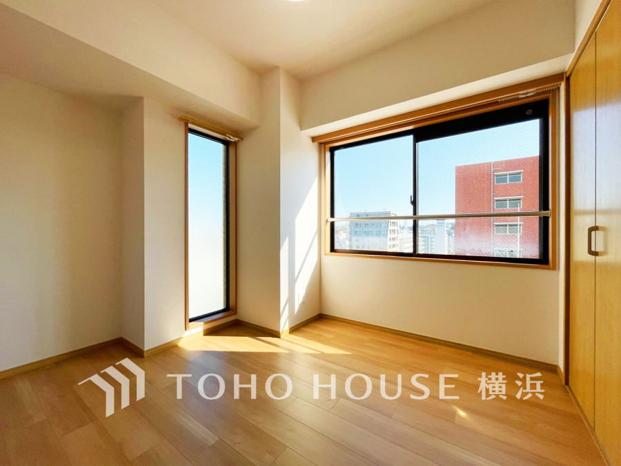 ２面採光の明るく爽やかな空間。プライベートな時間を快適に過ごせるお部屋です。
