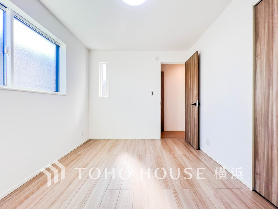 家族一人ひとりの大切なプライベート空間。趣味・感性で個性的に飾って頂けるようシンプルに仕上げてあります。自分時間を充実させながら心豊かなひとときを過ごすための大切な空間。