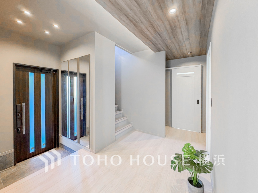 居住者の帰り、訪れる方を優しく迎え、やすらぎに満ちた生活空間を予感させる。健やかな暮らしを楽しめそう。