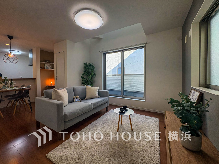 家族みんなが爽やかに健やかに過ごせるように、溢れる光をたっぷり取り込んだリビングダイニング。集いの場、憩いの場としての快適性を求めたやすらぎの空間です。