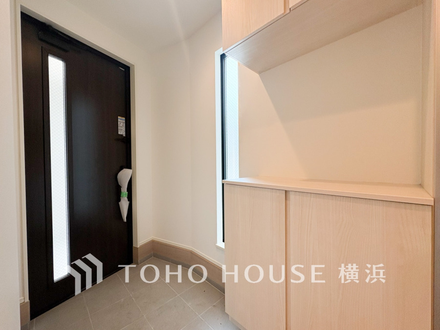 居住者の帰り、訪れる方を優しく迎え、やすらぎに満ちた生活空間を予感させる。健やかな暮らしを楽しめそう。
