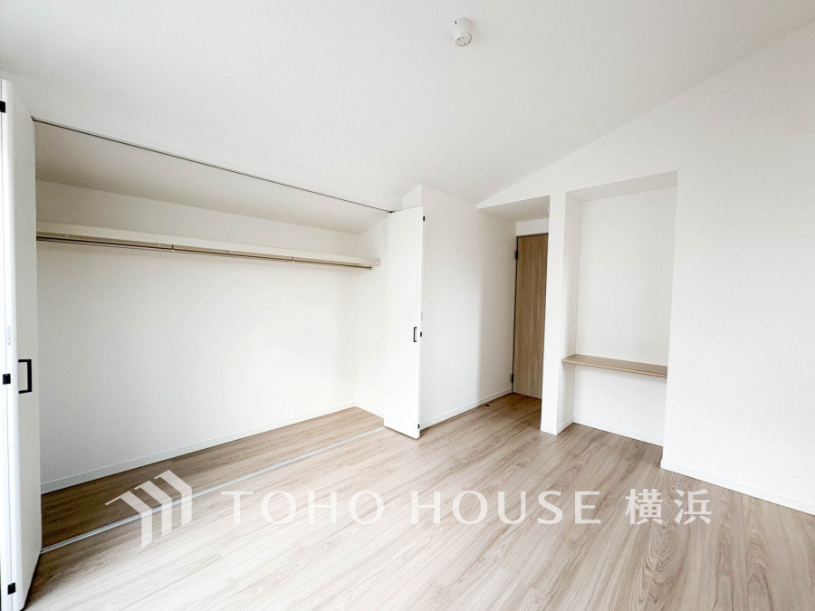 1日の疲れを癒し、心地よく寛げるようゆったりとした広さを確保しています。プライベートタイムをより優雅に穏やかに…。落ち着いた雰囲気を紡ぎます。