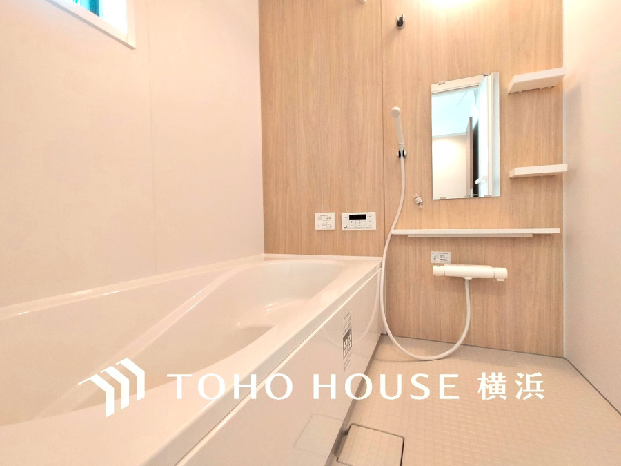 1日の疲れを取り心身を癒すことができる住まいの中のリラクゼーション空間、バスルーム。心からゆったりと寛いでいただけるよう、柔らかな色合いで仕上げています。
