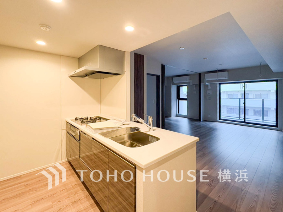 豊かな光が照らすこの場所は、たわいもない会話を楽しみ、ゆったりとした時間を過ごす場所。この場所から、家族の記憶が紡がれるでしょう。