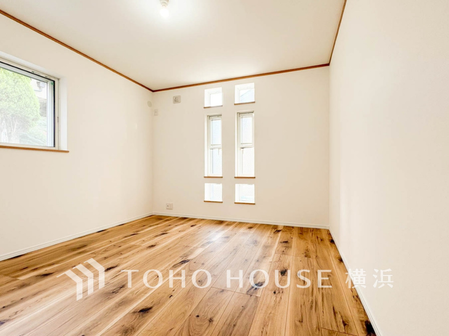 採光もアクセントの一つとして。プライベートルームにはやさしい光が射し込んでいて、この明るい好みの空間で読書をしたり、音楽を聞いたりと一人の時間も充実したものにできます。