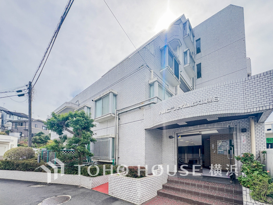 交通アクセス、生活利便に優れた立地でありながら、陽当たりに恵まれた落ち着いた住環境も魅力です。