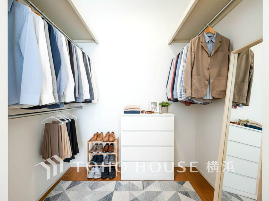 洋服やバッグなどかさばる物を大量に収納できます。タンスなどの収納家具を置かずに済むので、お部屋を丸ごと使えてスッキリ♪（装飾品はAI加工です）