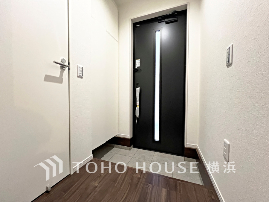 トールサイズのシューズボックスを設置した玄関スペース。
