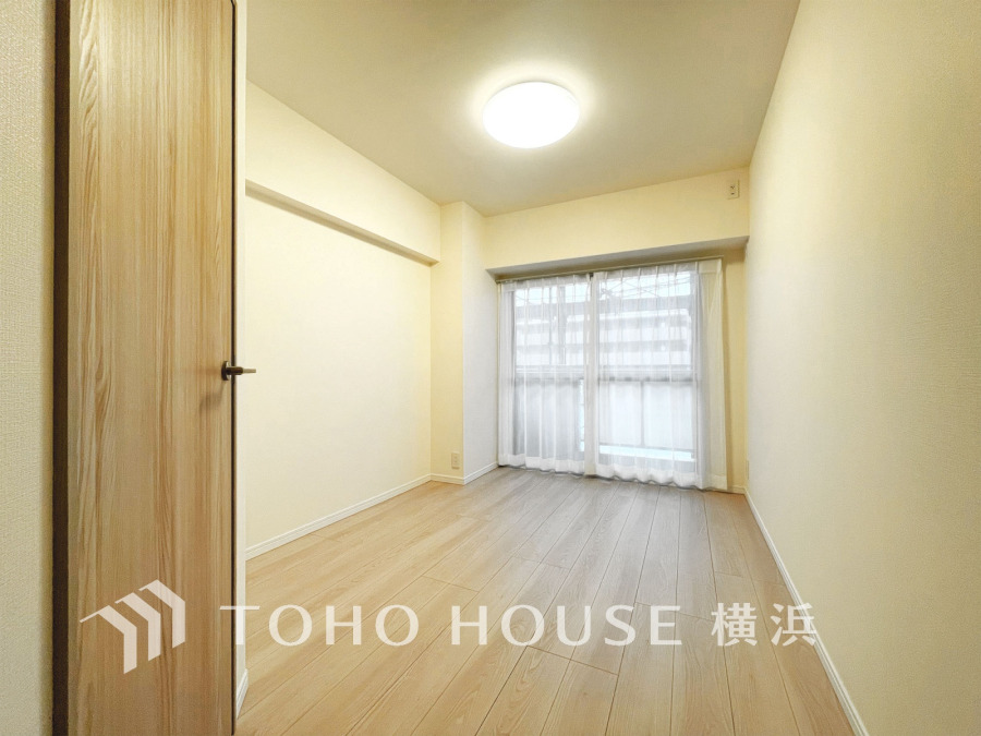 過ぎ行く時間をゆったりと感じることができる落ちついたプライベートルーム。リビングで楽しく過ごした後はゆっくり寛ぎの時間を満喫できます。静かな環境でリラックスタイムを愉しんで。