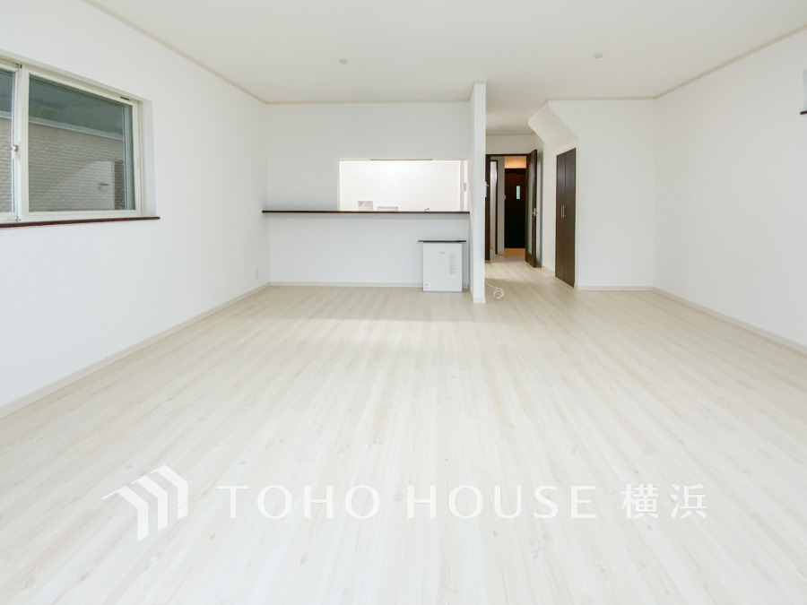 家族と過ごすひと時を溢れる光が優しく包み込むリビングダイニング。家族とともに、心穏やかに過ごすひととき。家族との時間、自分の時間を大切にできる空間がここにあります。