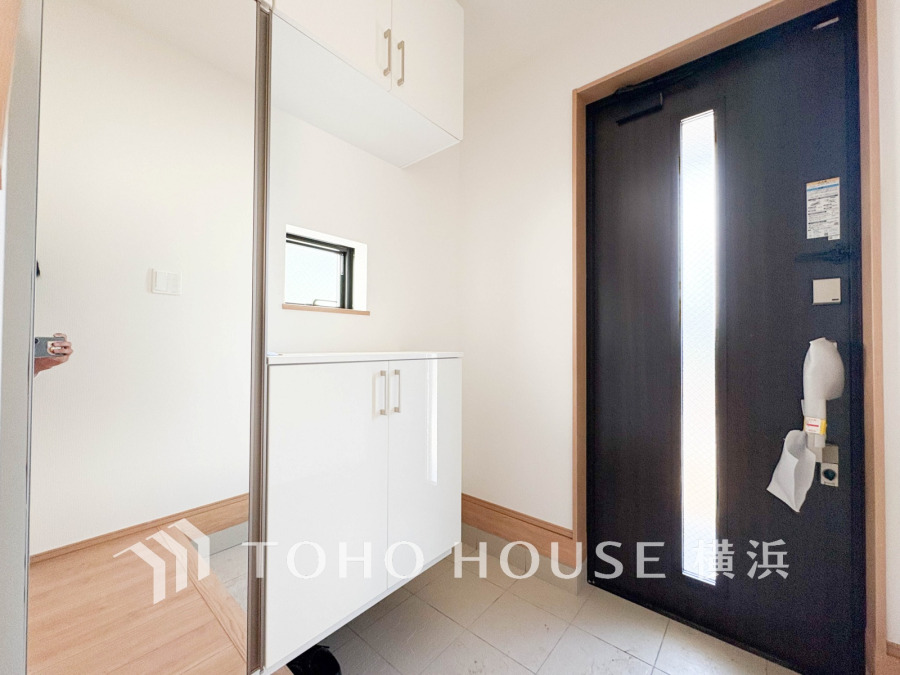 居住者の帰り、訪れる方を優しく迎え、やすらぎに満ちた生活空間を予感させる。健やかな暮らしを楽しめそう。