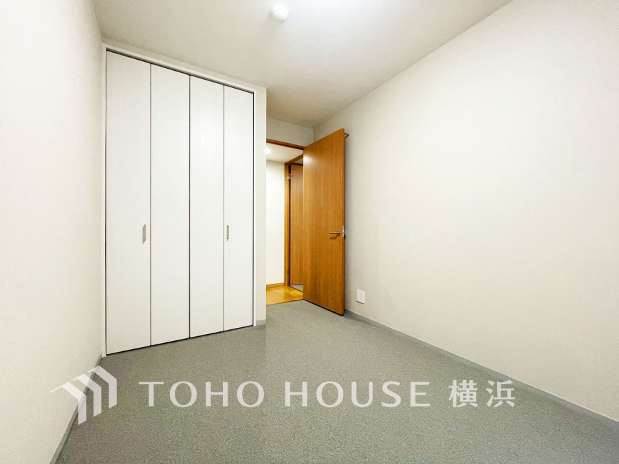 家族一人ひとりの大切なプライベート空間。趣味・感性で自由に演出できるよう、シンプルに仕上げた空間。暮らし心地を大きく左右する収納を、適材適所に配置し、使い勝手にも考慮しました。