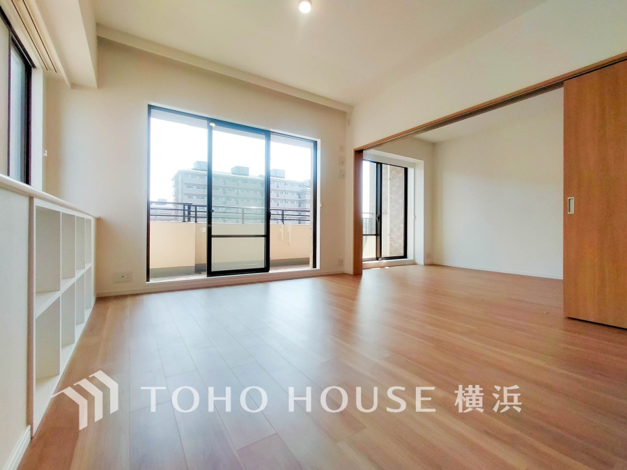 豊かな光が照らすこの場所は、たわいもない会話を楽しみ、ゆったりとした時間を過ごす場所。この場所から、家族の記憶が紡がれるでしょう。